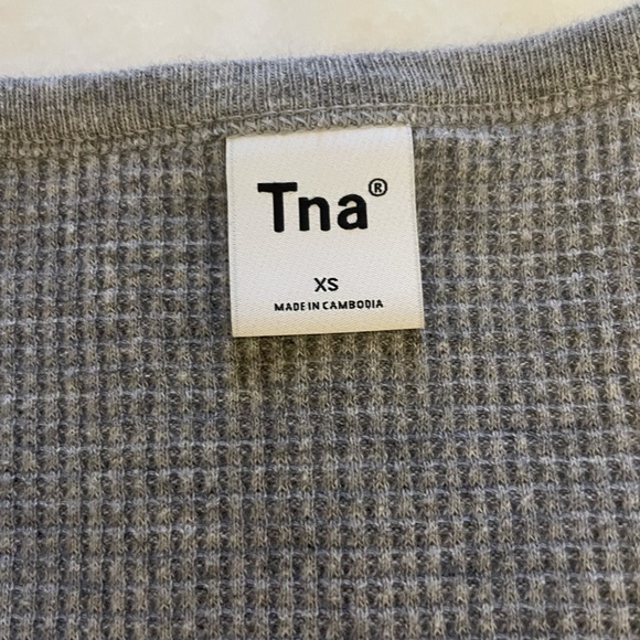 TNA Light Grey Long sleeve - Picture 2 of 3